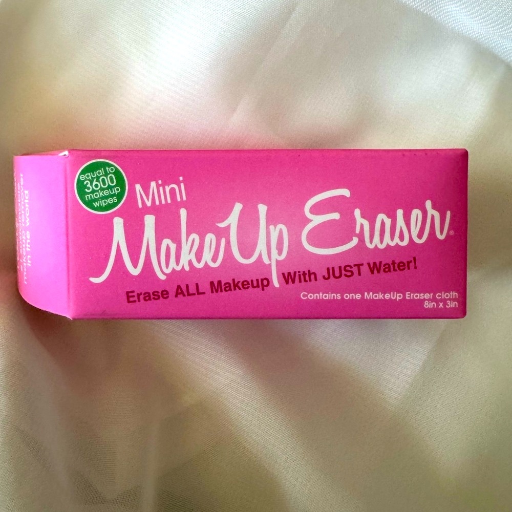 MINI MakeUp Eraser Original in Vibrant Pink - NIB/NWT - Sealed.
